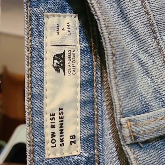 Bull Head Low Rise Skinniest Light Wash Light Distressed Size 28 - Picture 3 of 15